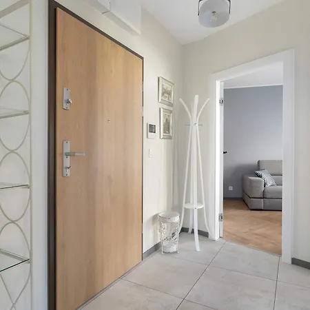 Elegant In For Remote Work With Parking And Balcony By Renters * 포즈난