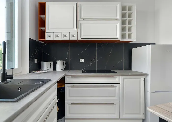 Elegant In For Remote Work With Parking And Balcony By Renters Poznan